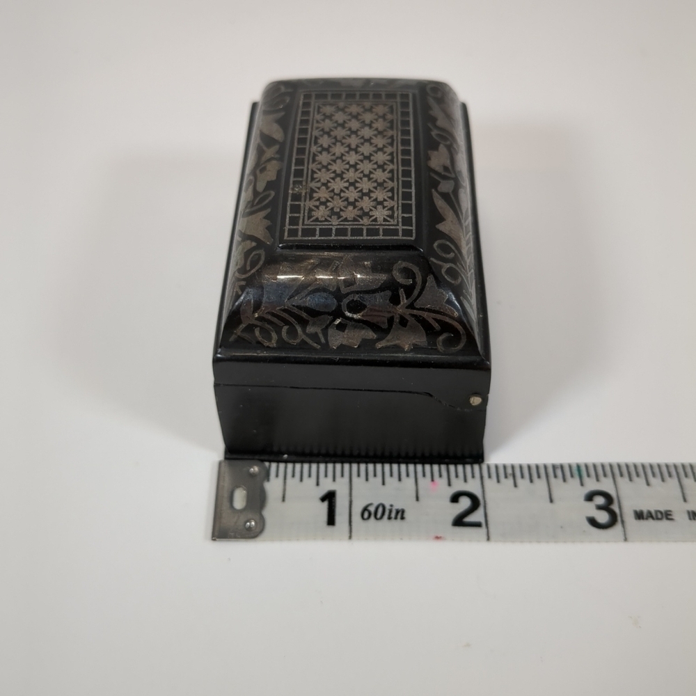 Bidri metal handcrafted floral silver inlay small trinket box - Picture 11 of 12
